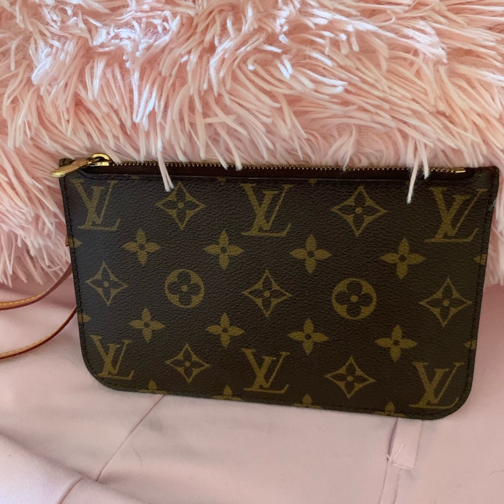 Louis Vuitton Neverfull Pouch